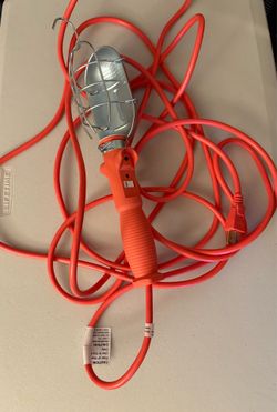 Woods 0691 16/3 gauve SJTW trouble light with metal guard & outlet 75 watt 25 foot
