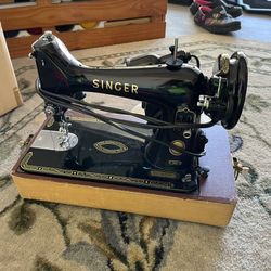 Vintage Singer 99k Sewing Machine