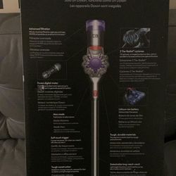 DYSON V8