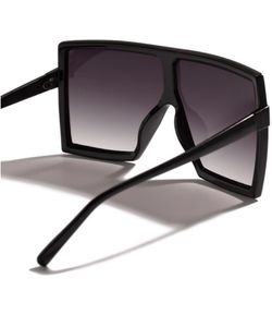 “Attention seeker shades “