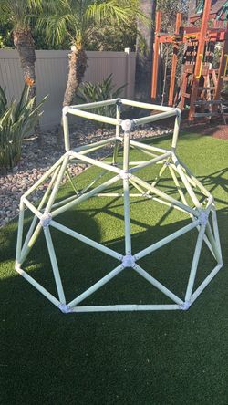 Free climbing structure - Curb Alert