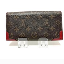 Louis Vuittons LSarah Wallet Monogram Red