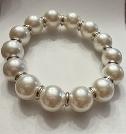 Classic Pearl Stretch Bracelet in Ivory Pearl
