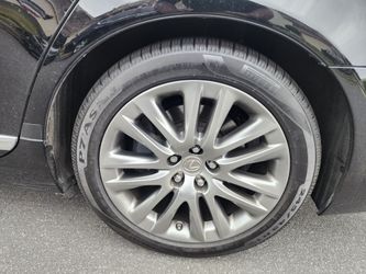 Pirelli Tires 245 / 45 / 19