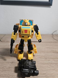 Transformers buzzworthy deluxe class origin bumblebee