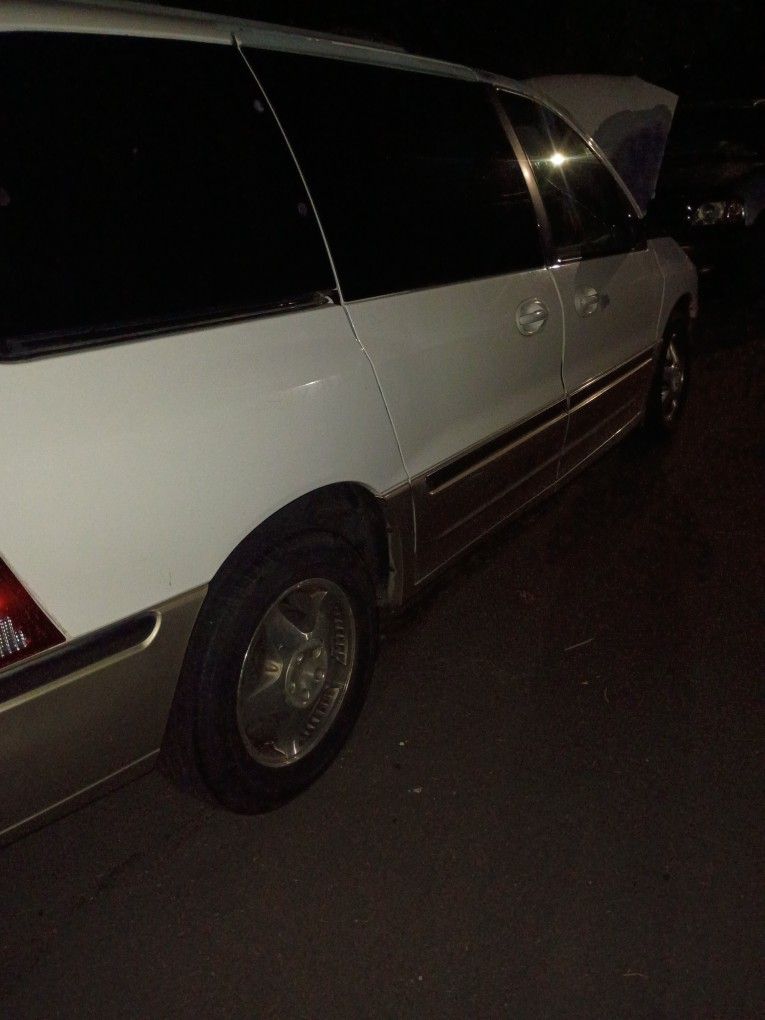 2000 Ford Windstar