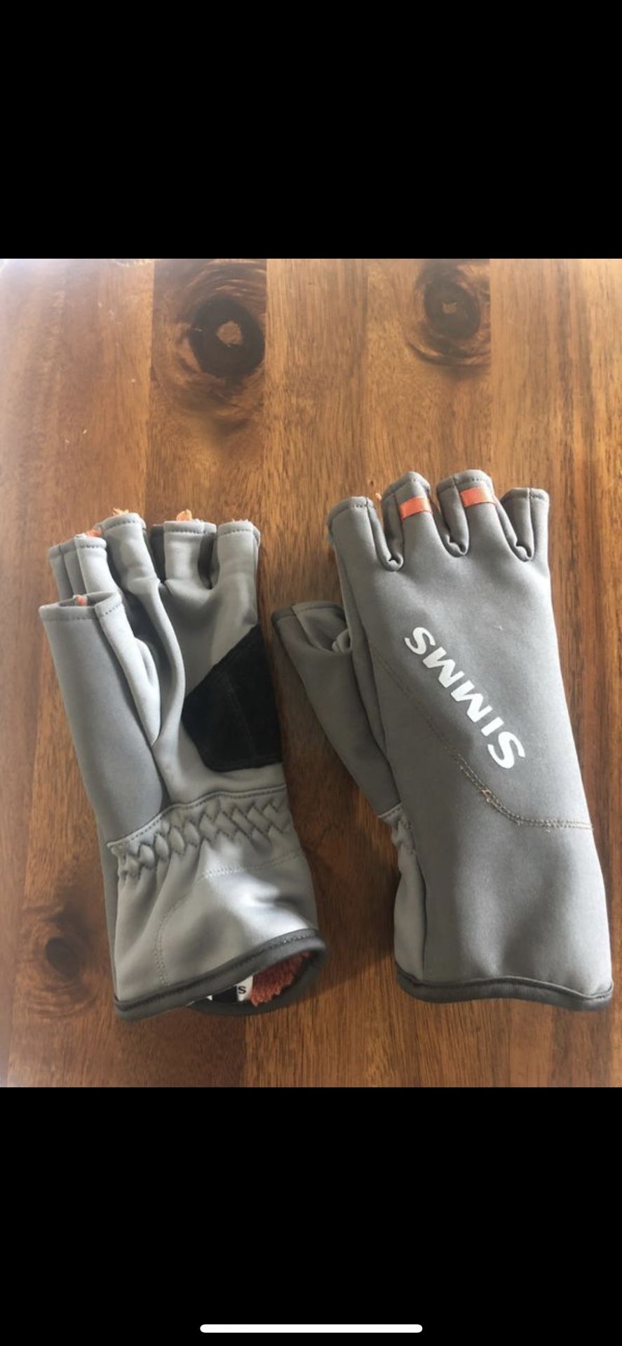 Simms fishing gloves size L