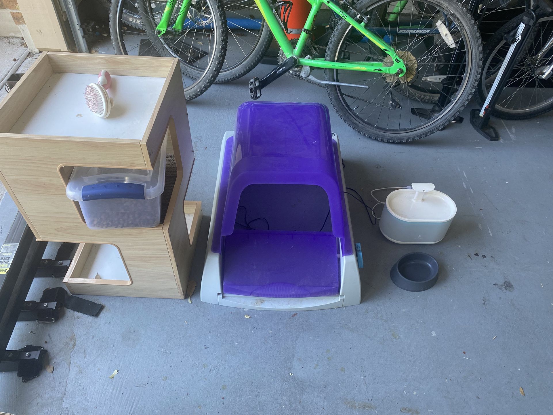 Cat Supply Bundle / Auto Litter Box/ Water Fountain And More