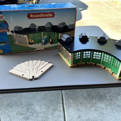 Thomas The Tank Engine Roundhouse With Box 2005