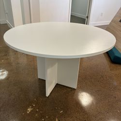 4’ Round White Table! Brand New