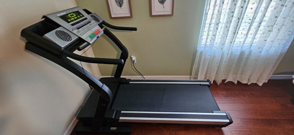 Nordictrack E3800 Treadmill