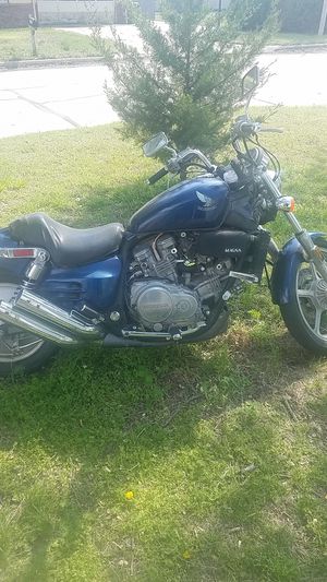 Photo Honda magna 89 clean title needs clutch work and TLC don't have the time to put into it project bike