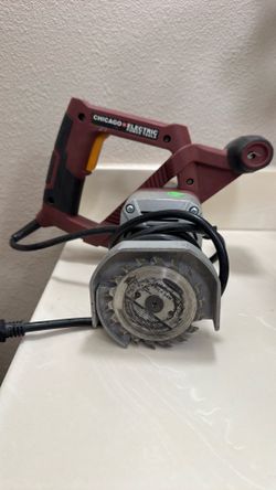 Blade toe kick saw