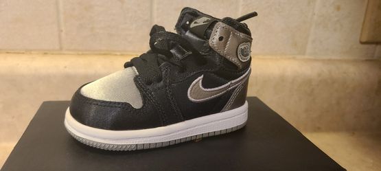 4C JORDAN 1S BRAND NEW