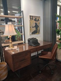 Elbert Desk