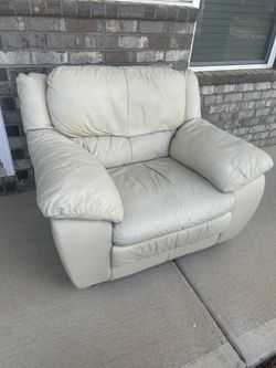 White Leather Lounge Chair