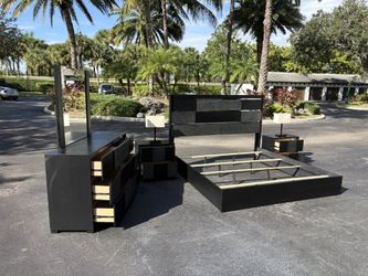 Beautiful Bedroom Set King Size Solid Wood Black Color Like New By Coaster Fine Furniture