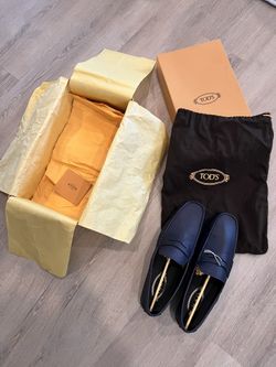 Brand New Tods Gommino Driving Shoes in Leather (Dark Blue)