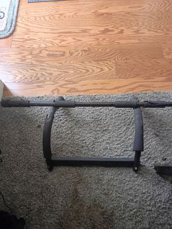 Pull up bar
