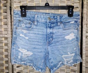 FIRM IN MERCED ‼️ WOMEN'S DISTRESSED SHORTS AMERICAN EAGLE SIZE 6