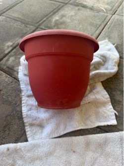 3 Biomen Red Plastic Planter Pot with Saucer