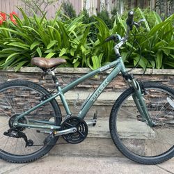 Trek Navigator 2.0 Bike