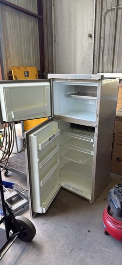 Dometic refrigerator