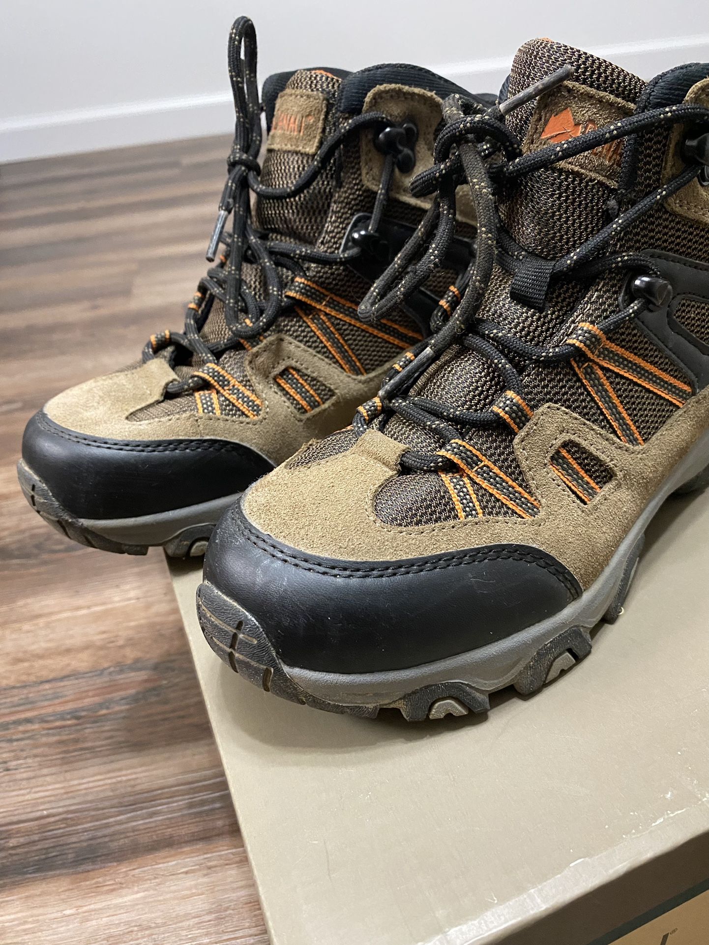 Denali hiking boots boys Size 5