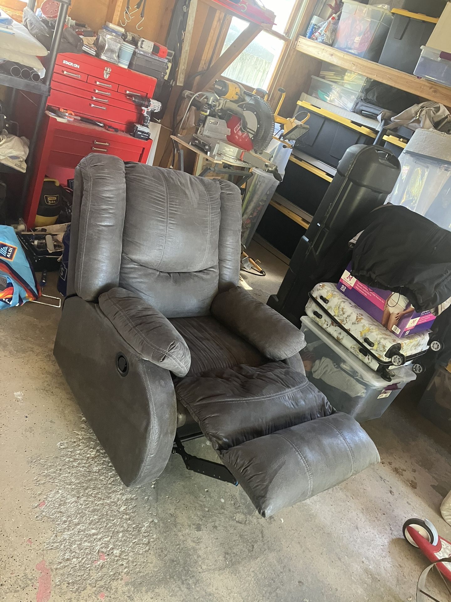 Brown/gray leather Recliner