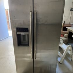 Refrigerator 