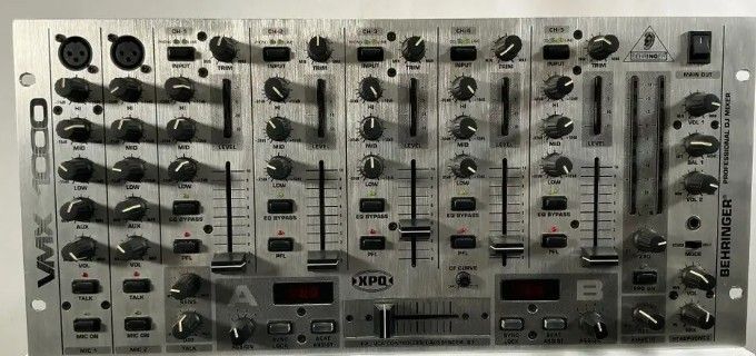 Behringer - VMX1000 Professional Dj Mixer