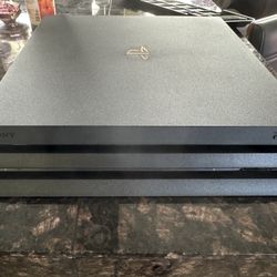 PS4 Pro, PSVR, 2 Controllers And 4 VR Games