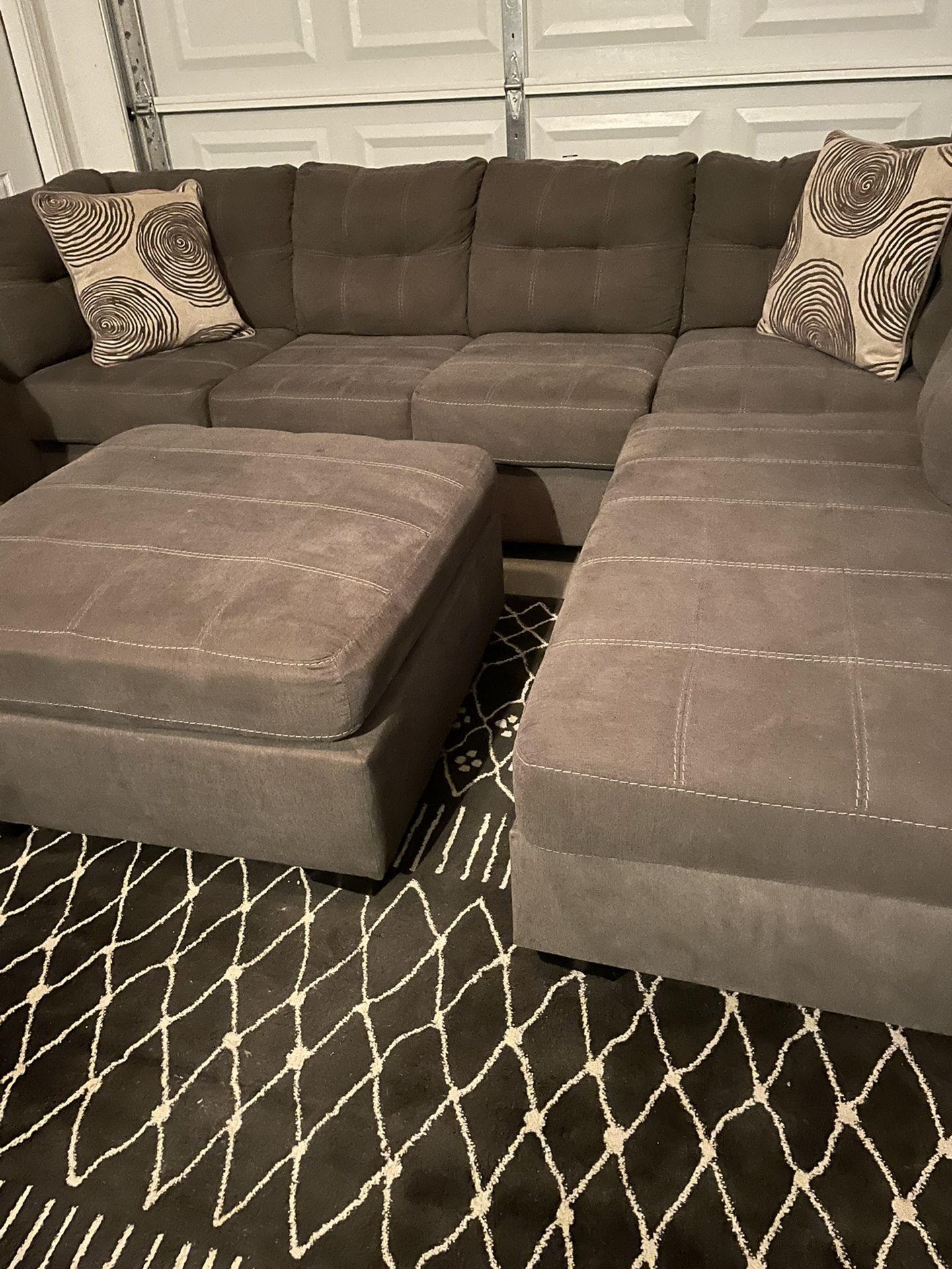Free Delivery Gorgeous Grey Sectional Sofa Couch 