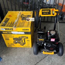 DEWALT 3600 PSI 2.5 GPM Gas Cold Water Professional Pressure Washer with HONDA GX200 Engine