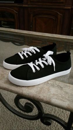 NEW SHOES WOMENS SIZE 8.5