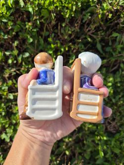 Westland Giftware "Magnetic Mwah" elderly couple kissing salt and pepper shakers.