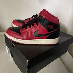 Jordan 1 Mid 6.5Y