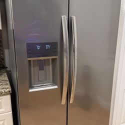 Frigidaire Refrigerator 
