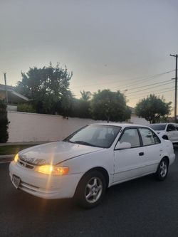 2000 Toyota Corolla