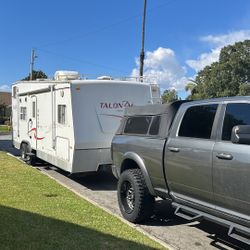 28 Ft Toy Hauler 