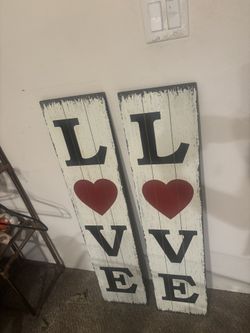 VALENTINES DAY DECOR LOVE BOARDS