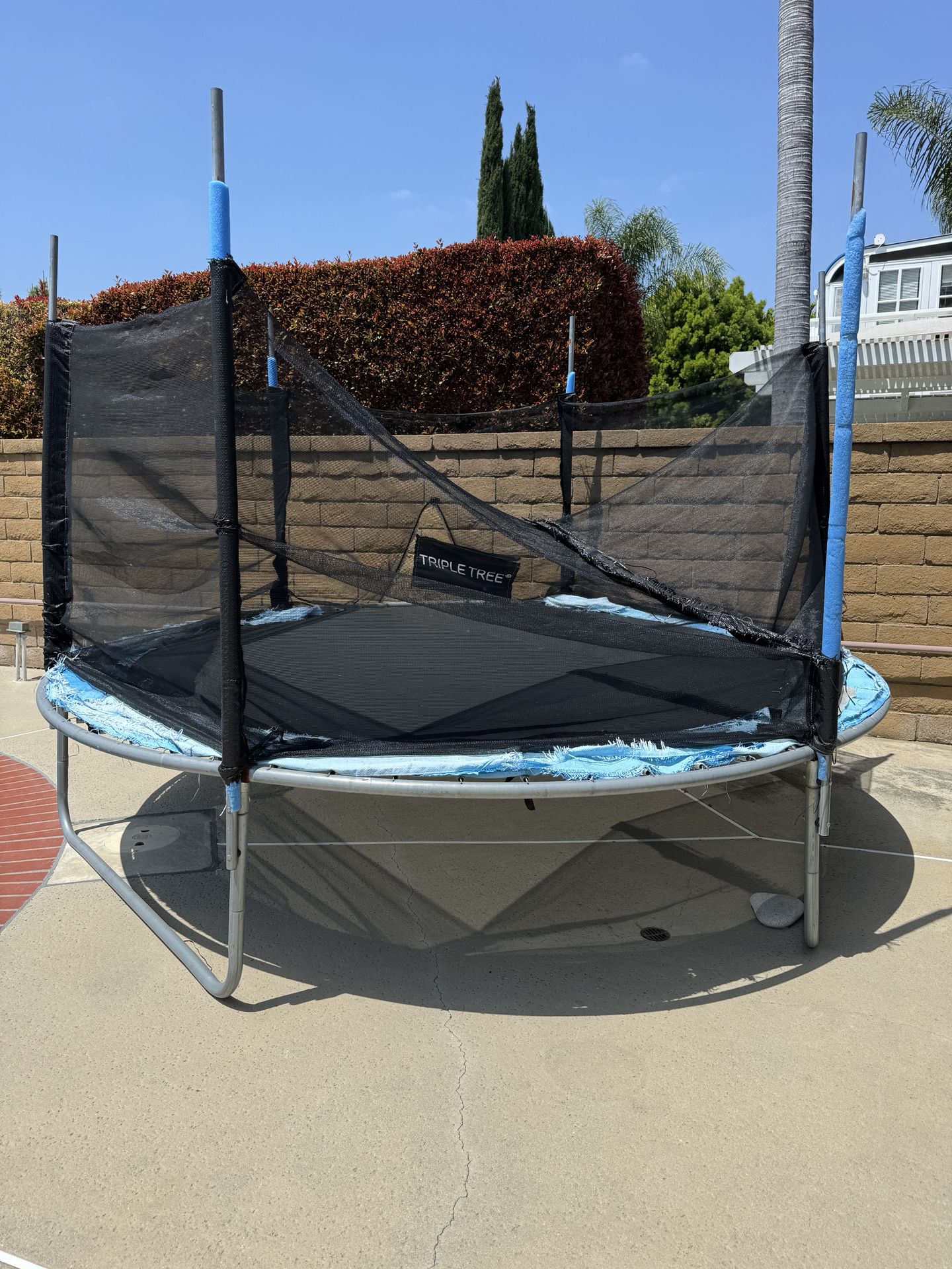 10 FT Trampoline with Safety Enclosure Net, Weight Capacity 661 LBS for 3-4 Kids,Outdoor Tramppline with Waterproof Jump Mat, Ladder,Recreational Tram