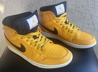 Pre-Owned/ Lightly worn Nike Jordan 1 Retro Mid University Gold sneakers