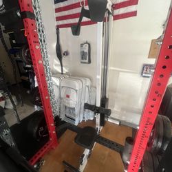 LAT PULLDOWN MACHINE