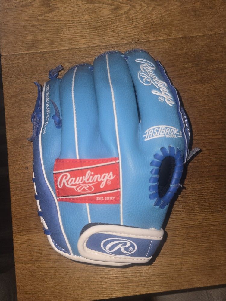 Brand new Rawlings Youth Pitcher/Fielders Glove Right Handed Throw