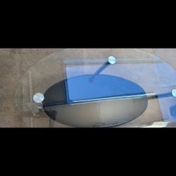BEAUTIFUL CENTER TABLE GLASS AND METAL.