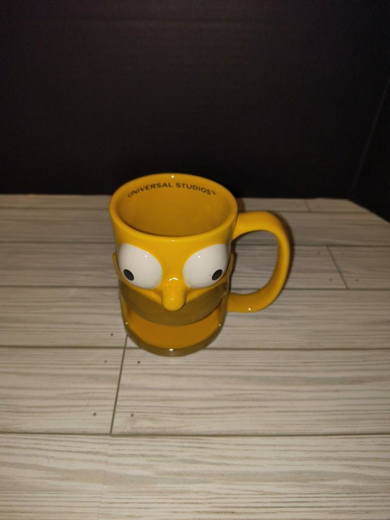 Homer Simpson collectible coffee mug from Universal Studios donut mouth yellow