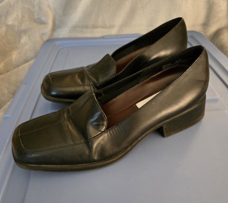 Women's Black Loafer