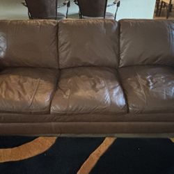 Leather Sofa/Chairs & Rug