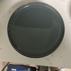 Crate&Barrel Plates (8 Plates/ 4 Each Color)